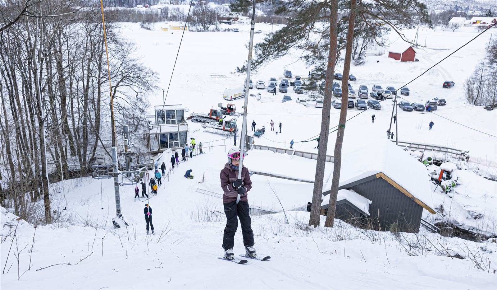 Tveit Skisenter op een zonnige winterdag