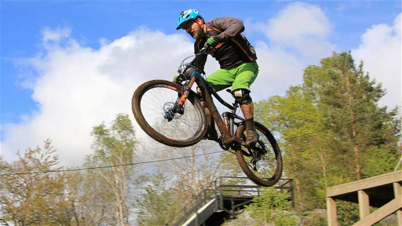 Downhill-mountainbiken in Kristiansand Sykkelpark in Tveit
